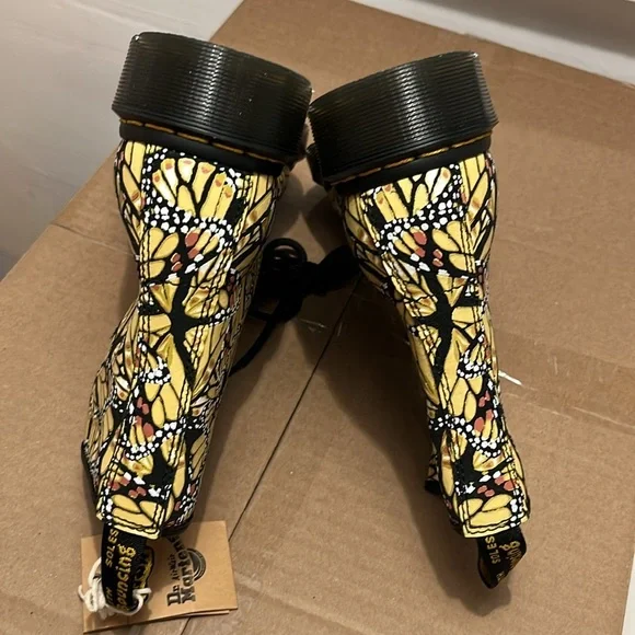 Dr Martens 1460 Butterfly Print Suede Lace-Up Boots Size 7 NWT - Picture 9 of 15